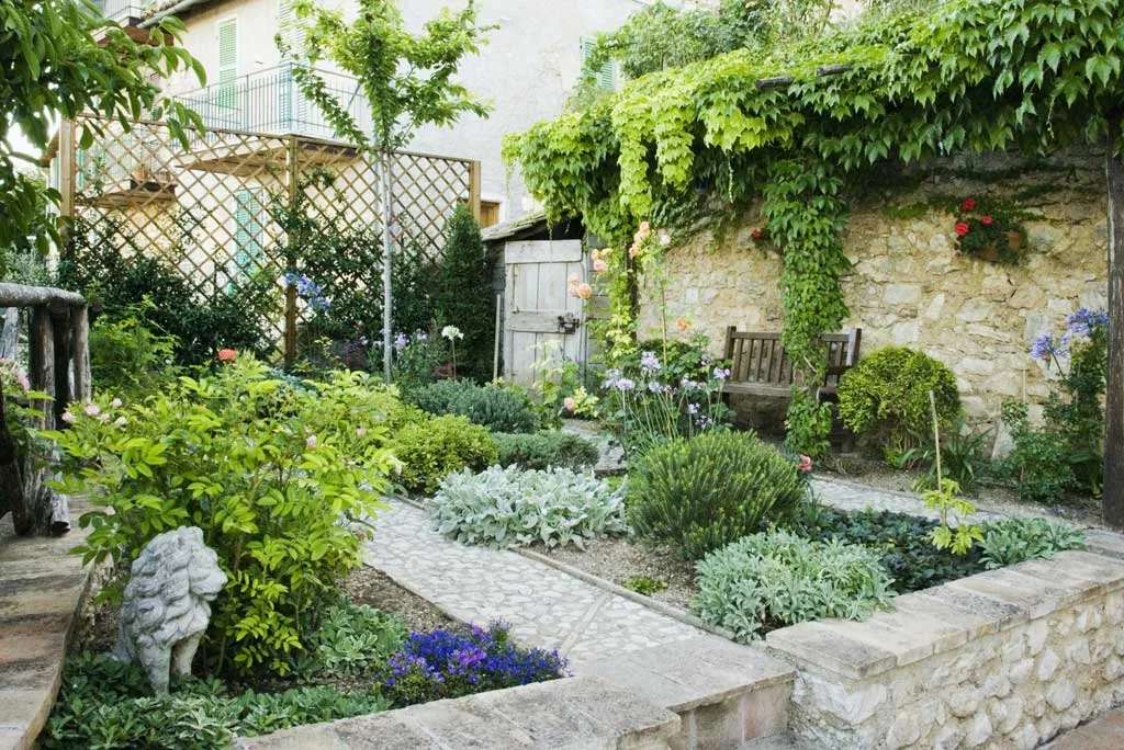 Spécialistes de l’entretien d’espaces verts en Loire-Atlantique (44) Spécialistes de l’entretien d'espaces verts en Loire-Atlantique (44)